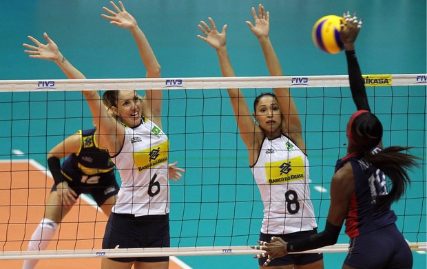 vôlei Brasil x EUA Grand Prix Thaisa e Jaqueline (Foto: Gaspar Nóbrega / Vipcomm)