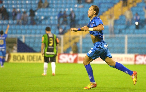 Julinho, Avaí x América-MG (Foto: Petra Mafalda / Agência Estado)