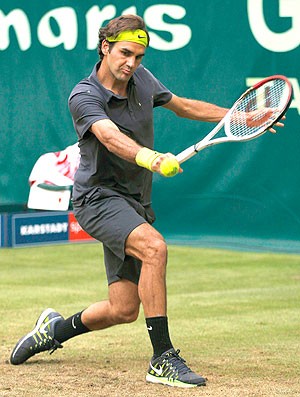 Roger Federer na partida contra Milos Raonic na Alemanha (Foto: Reuters)