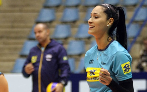 Jaqueline treino vôlei Brasil Grand Prix (Foto: Alexandre Arruda/CBV)