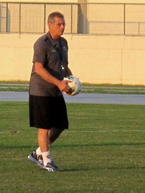 oswaldo de oliveira botafogo treino (Foto: André Casado / Globoesporte.com)