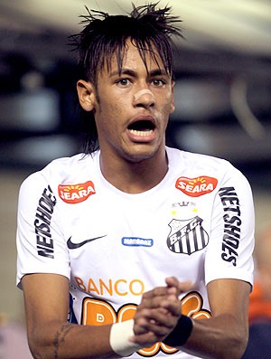 Neymar na partida do Santos contra o Corinthians (Foto: Paulo Whitaker / Reuters)