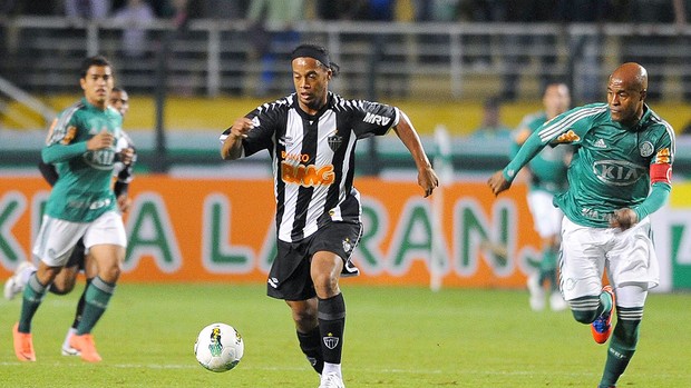 Ronaldinho Gaúcho na partida do Atlético-MG contra o Palmeiras (Foto: Marcos Ribolli / Globoesporte.com)