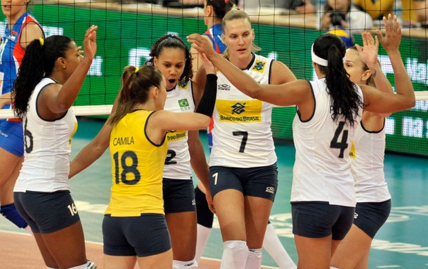 vÔlei brasil líbero sérvia (Foto: Divulgação / FIVB)