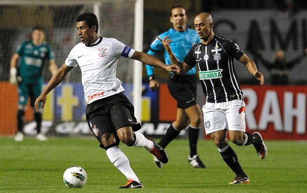 Corinthians x Figueirense, Paulinho (Foto: Leo Pinheiro / Futura Press)