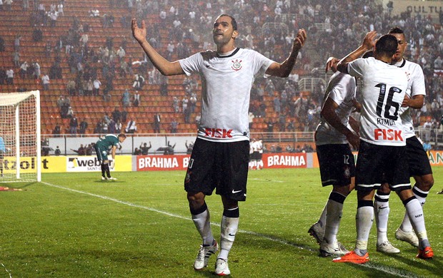 Danilo, Corinthians x Figueirense (Foto: DF Diorio / Agência Estado)