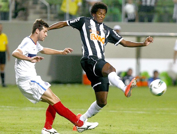 Jô na partida do Atlético-MG contra o Bahia  (Foto: Alisson Gontijo / O Tempo / Futura Press)