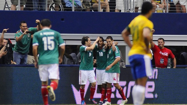  giovani dos santos méxico x brasil (Foto: EFE)