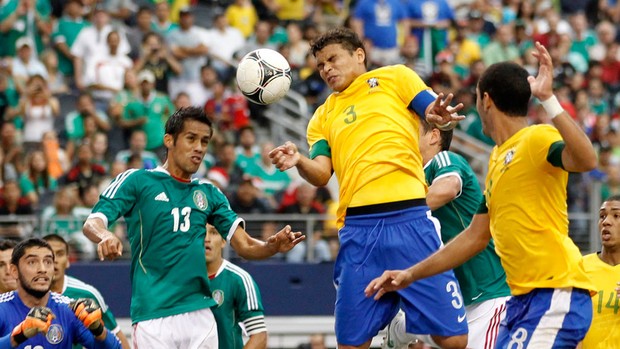 thiago silva méxico x brasil (Foto: Reuters)