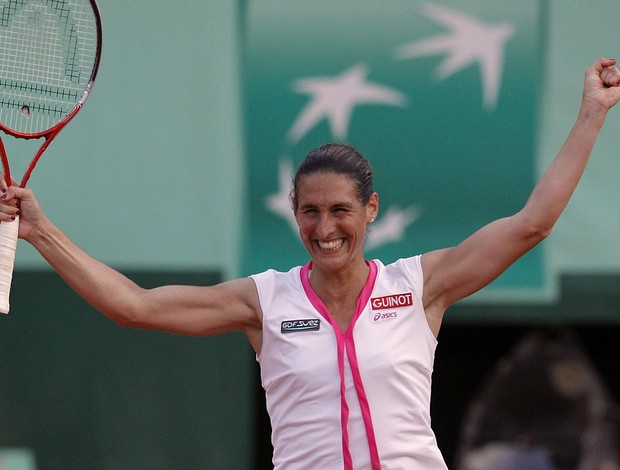 Virginie Razzano tênis Roland Garros 1r (Foto: AFP)