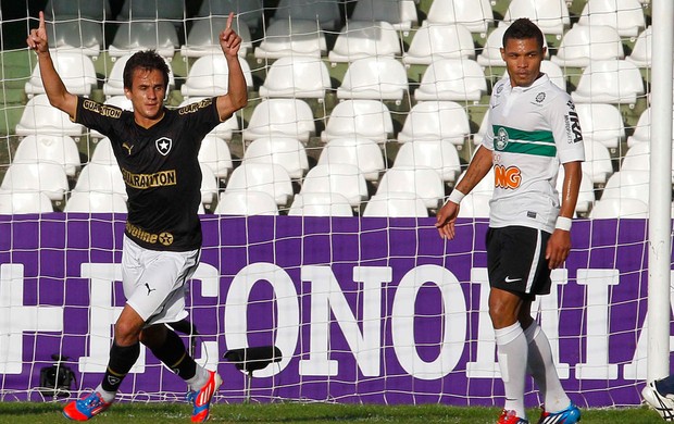 lucas botafogo gol coritiba (Foto: Rodolfo Buhrer / Agência Estado)