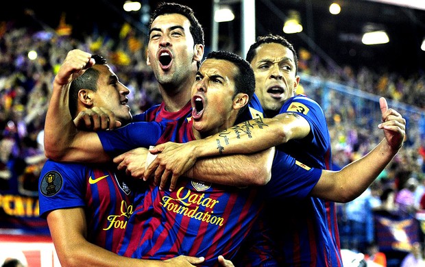 Pedro comemora gol do Barcelona contra o Atlhetic Bilbao final Copa do Rei (Foto: AFP)