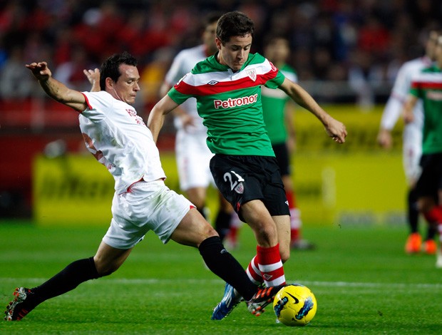  Piotr Trochowski e Ander Herrera, sevilla x athletic bilbao (Foto: Reuters)