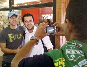 Túlio Maravilha vai embora do aeroporto de Rio Preto (Foto: Mateus Luz/TV TEM)