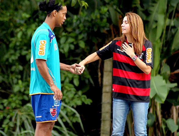 Ronaldinho Gaúcho e Patrícia Amorim no treino do Flamengo (Foto: Maurício Val / VIPCOMM)