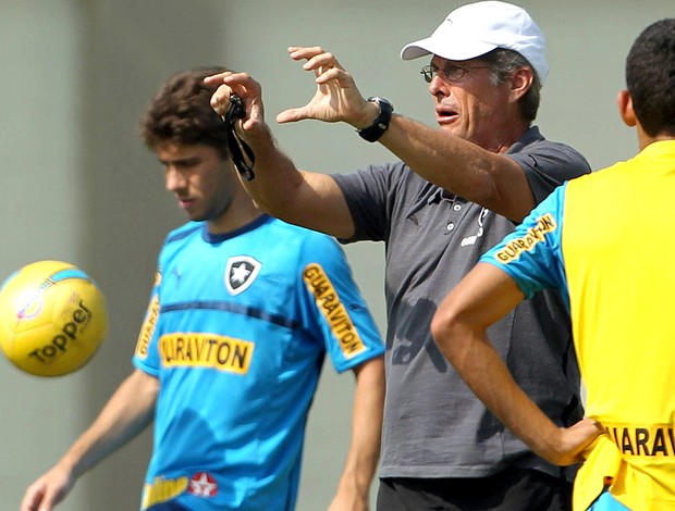 oswaldo de oliveira botafogo treino (Foto: Jorge William / Agência O Globo)