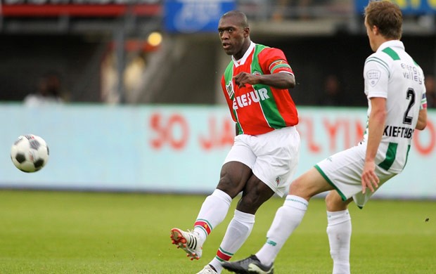 Seedorf joga amistoso na Holanda (Foto: Divulgação)