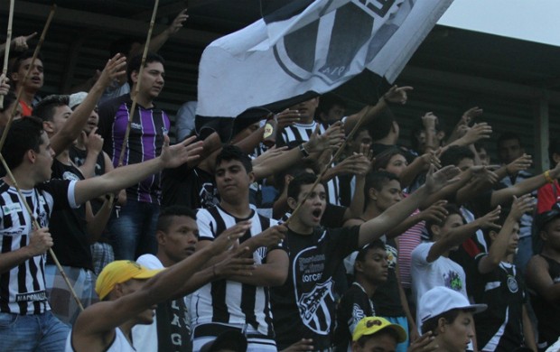 Torcida do Ceará no Estádio Vovozão (Foto: Divulgação/Cearasc.com)