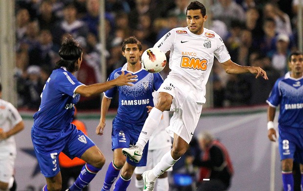 Alan Kardec, Velez x Santos (Foto: Agência AP)