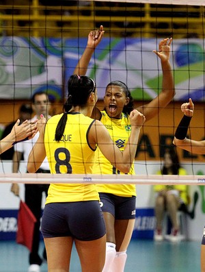 Vôlei fernanda garay brasil peru (Foto: Celio Messias / VIpcomm)