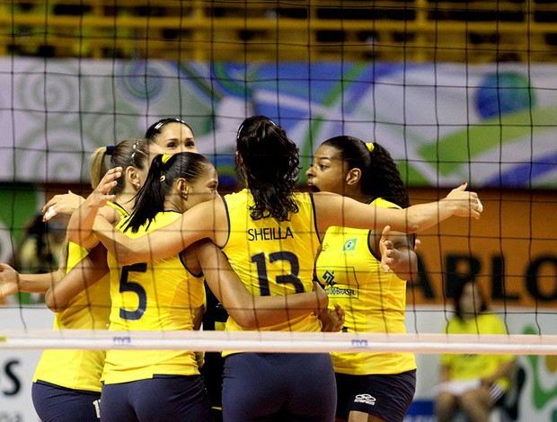 Vôlei brasil peru (Foto: Celio Messias / VIpcomm)