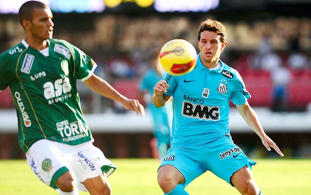 Elano na partida do Santos contra o Guarani (Foto: Marcos Ribolli / Globoesporte.com)