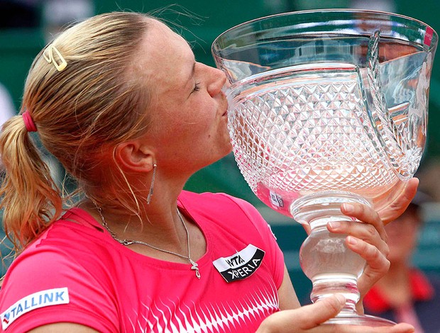 Kaia Kanepi tênis Estoril final troféu (Foto: Reuters)