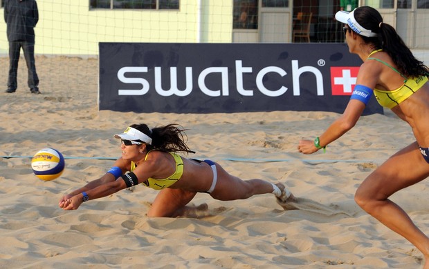 Talita e Maria Elisa, em Xangai (Foto: FIVB / Divulgação)