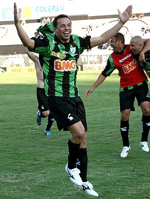 Euller comemora retorno do América-MG a série A (Foto: Ag. Estado)