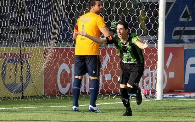 Alessandro américa-MG gol cruzeiro (Foto: Renato Cobucci / Agência Estado)