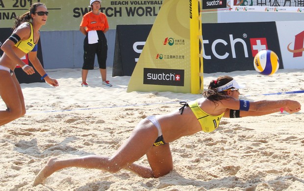 Talita e Maria Elisa, em Sanya, China (Foto: FIVB / Divulgação)