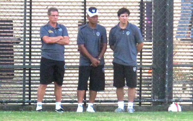 Comissão técnica roupa nova Botafogo (Foto: André Casado  /globoesporte.com)