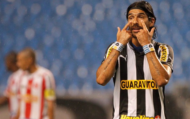 Loco abreu botafogo gol bangu semifinal taça rio (Foto: Bruno Gonzalez / O Globo)