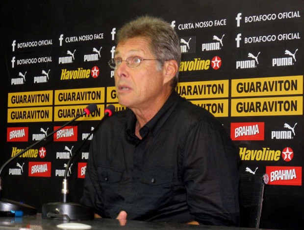 oswaldo de oliveira botafogo coletiva (Foto: André Casado / Globoesporte.com)