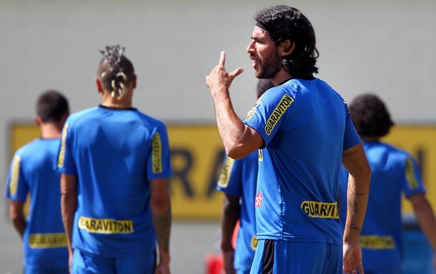 Loco Abreu treino Botafogo (Foto: Ivo Gonzalez / O Globo)