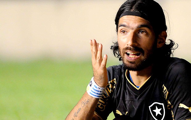 Loco abreu botafogo banco de reservas guarani copa do Brasil (Foto: Dhavid Normando / Agência Estado)