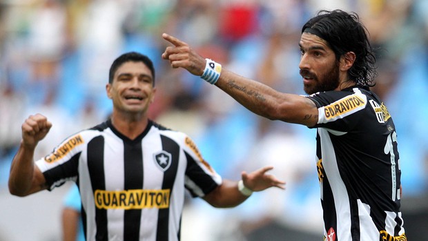 Loco Abreu gol Botafogo (Foto: Fernando Soutello / AGIF)