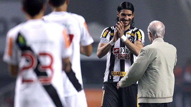 Loco Abreu Zagallo Botafogo x Vasco (Foto: Alexandre Cassiano / Agência O Globo)