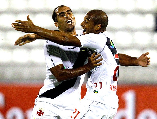 Fellipe Bastos comemora gol do Vasco contra o Alianza (Foto: AP)