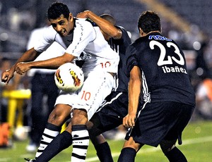 Diego Souza na partida do Vasco contra o Alianza Lima (Foto: AFP)