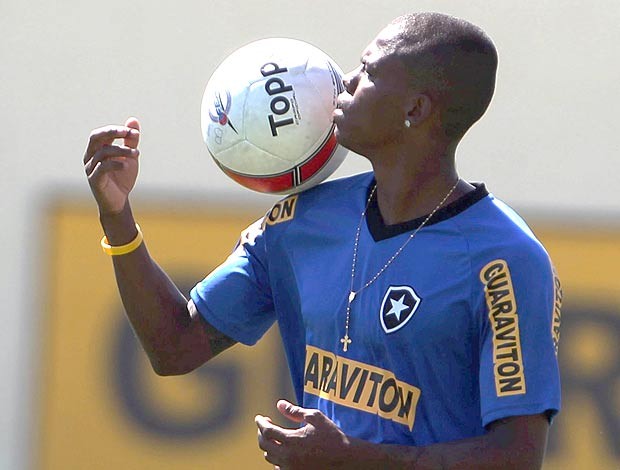 Maicosuel no treino do Botafogo (Foto: Jorge Wiliam / Agência O Globo)