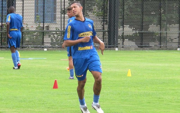 Antônio Carlos treino Botafogo (Foto: André Casado / Globoesporte.com)