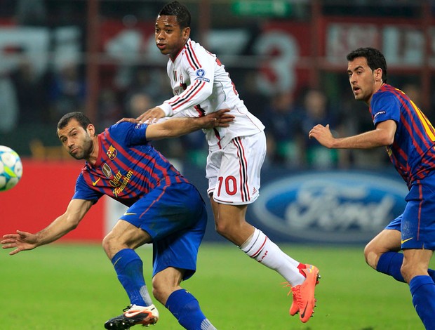 robinho mascherano milan x barcelona (Foto: Reuters)