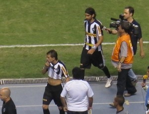 Loco Abreu, contra o Treze (Foto: André Casado / Globoesporte.com)