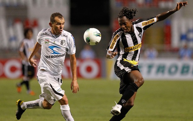 andrezinho botafogo x treze da paraíba (Foto: Ricardo Ramos/Frame/Agência Estado)