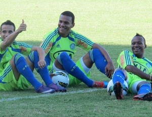 Maikon Leite, Artur e Tinga treino palmeiras Maceió (Foto: Daniel Romeu / Globoesporte.com)