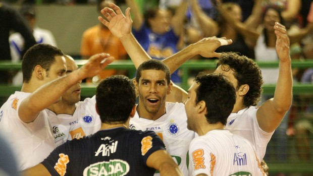 acacio SADA CRUZEIRO X BMG/SÃO BERNARDO (Foto: Alexandre Arruda/CBV)