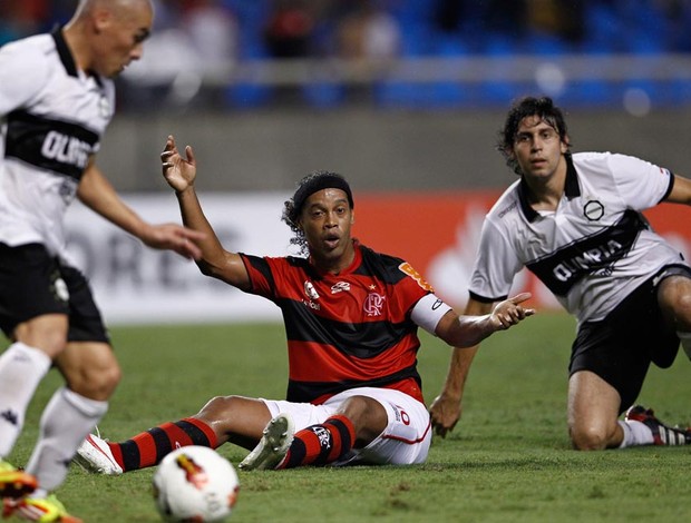 ronaldinho gaúcho flamengo x Olimpia (Foto: AP)