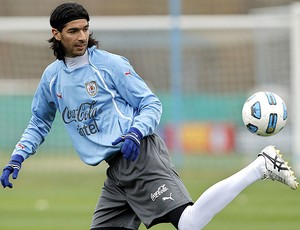 Loco Abreu no treino do Uruguai (Foto: EFE)