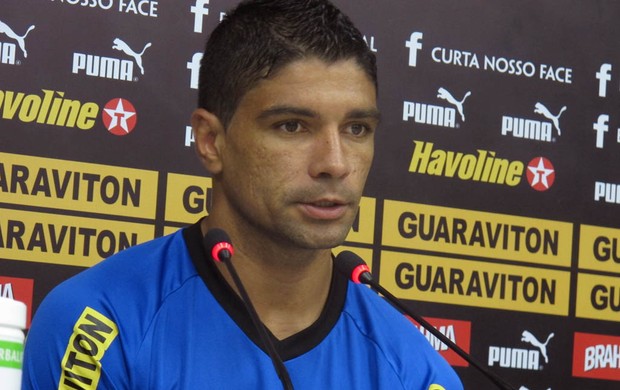 Renato coletiva Botafogo (Foto: André Casado)